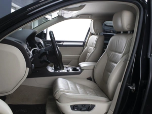 Внедорожник Volkswagen Touareg 2014 года, 2470000 рублей, Омск