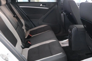 Внедорожник Volkswagen Tiguan 2013 года, 899000 рублей, Омск