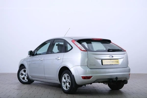 Хетчбэк Ford Focus 2010 года, 799000 рублей, Омск