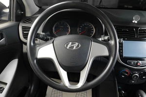 Седан Hyundai Solaris 2013 года, 989000 рублей, Тюмень