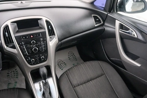 Хетчбэк Opel Astra 2011 года, 699000 рублей, Красноярск