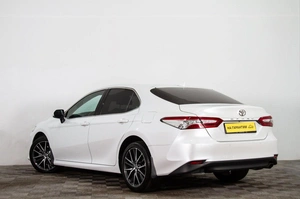 Седан Toyota Camry 2021 года, 3599000 рублей, Сургут