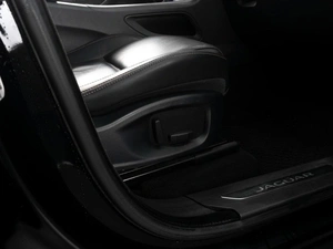 Внедорожник Jaguar F-Pace 2017 года, 2649000 рублей, Тюмень