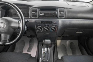 Седан Toyota Corolla 2005 года, 669000 рублей, Барнаул