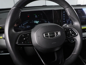 Внедорожник Geely Coolray 2023 года, 2198000 рублей, Красный Пахарь