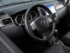 Хетчбэк Nissan Tiida 2011 года, 830000 рублей, Краснодар