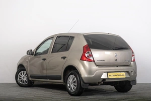 Хетчбэк Renault Sandero 2011 года, 689000 рублей, Томск