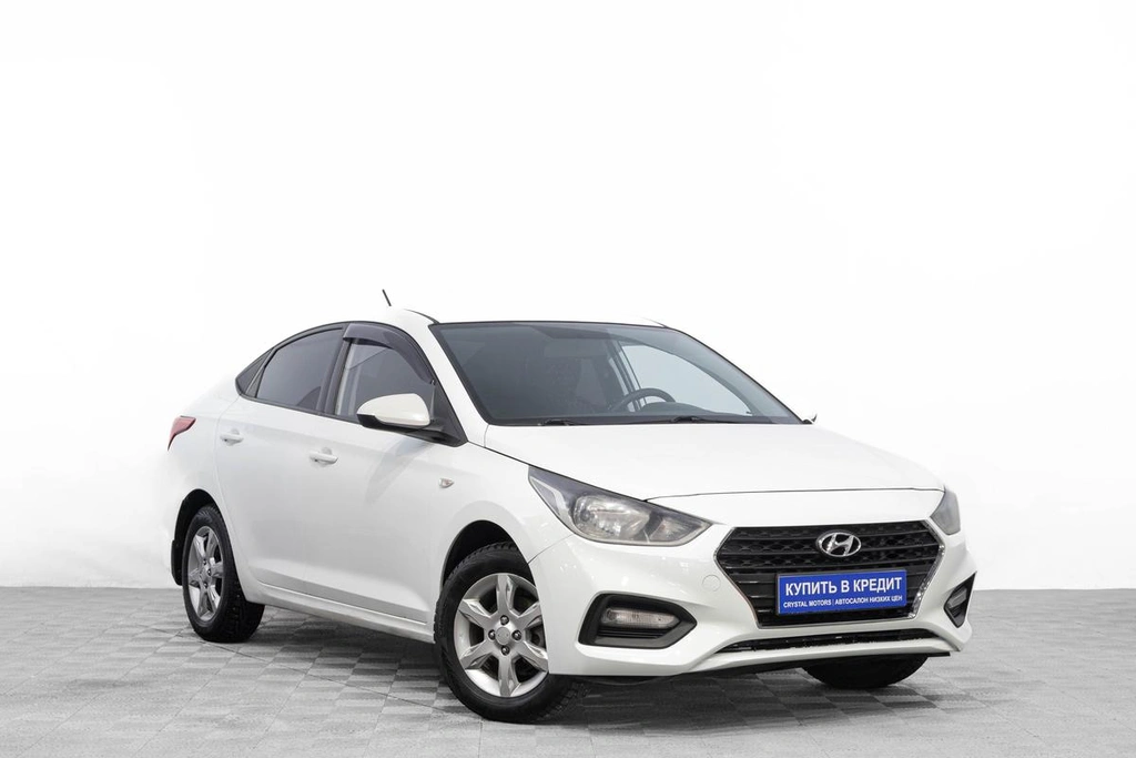 Седан Hyundai Solaris 2017 года, 989000 рублей, Барнаул