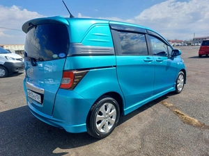 Минивэн Honda Freed 2012 года, 956000 рублей, Красноярск