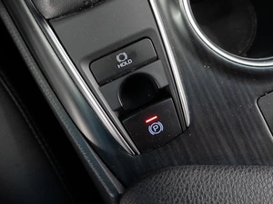 Седан Toyota Camry 2021 года, 2999000 рублей, Тюмень