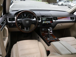 Внедорожник Volkswagen Touareg 2012 года, 2179000 рублей, Волгоград