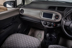 Хетчбэк Toyota Vitz 2013 года, 739000 рублей, Томск