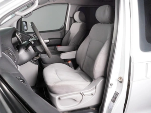 Минивэн Hyundai Grand Starex 2008 года, 1360000 рублей, Красный Пахарь