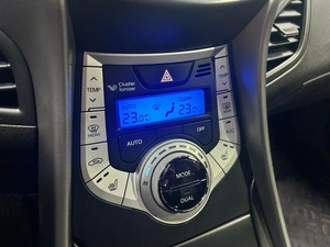 Седан Hyundai Avante 2011 года, 889000 рублей, Красноярск