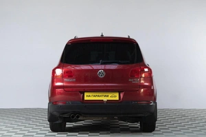 Внедорожник Volkswagen Tiguan 2011 года, 1229000 рублей, Челябинск