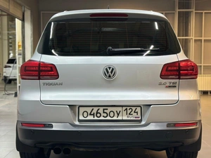 Внедорожник Volkswagen Tiguan 2016 года, 1497000 рублей, Красноярск
