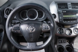 Внедорожник Toyota RAV4 2010 года, 1359000 рублей, Челябинск