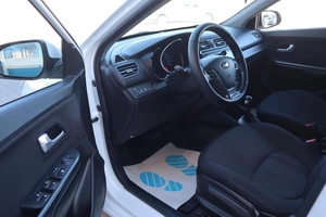 Седан Kia Rio 2015 года, 1080000 рублей, Мирное