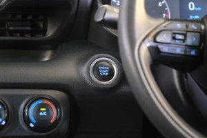 Хетчбэк Toyota Yaris 2021 года, 1139000 рублей, Омск