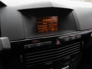 Седан Opel Astra 2013 года, 799000 рублей, Саратов