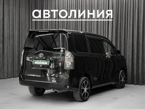 Минивэн Toyota Voxy 2009 года, 1420000 рублей, Красноярск