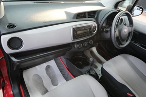 Хетчбэк Toyota Vitz 2011 года, 849000 рублей, Омск