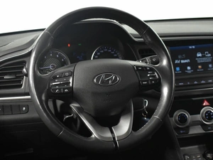 Седан Hyundai Elantra 2019 года, 1648100 рублей, Казань