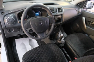 Седан Renault Logan 2014 года, 529000 рублей, Омск