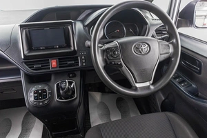 Минивэн Toyota Noah 2015 года, 1889000 рублей, Барнаул