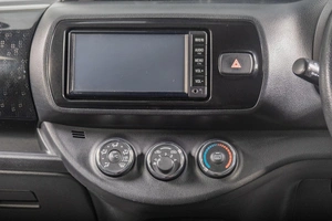 Хетчбэк Toyota Vitz 2018 года, 1069000 рублей, Томск