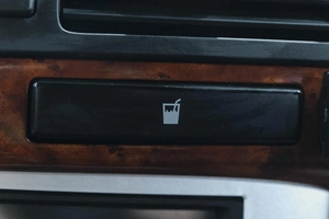 Седан Toyota Avensis 2005 года, 749000 рублей, Новокузнецк