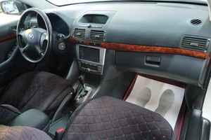 Седан Toyota Avensis 2004 года, 769000 рублей, Омск