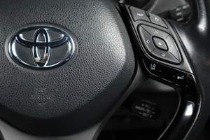 Внедорожник Toyota C-HR 2018 года, 1959000 рублей, Тюмень