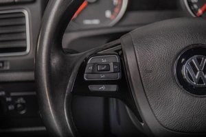 Внедорожник Volkswagen Touareg 2012 года, 2459000 рублей, Томск