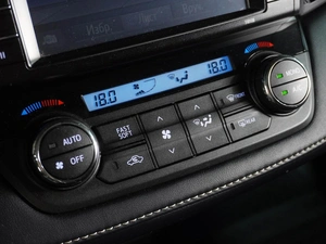 Внедорожник Toyota RAV4 2017 года, 2650000 рублей, Воронеж