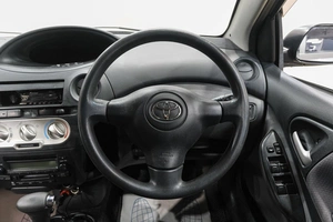 Хетчбэк Toyota Vitz 2004 года, 449000 рублей, Новокузнецк