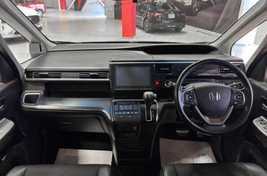 Минивэн Honda Stepwgn Spada 2017 года, 2257000 рублей, Красноярск