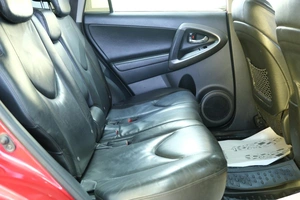 Внедорожник Toyota RAV4 2010 года, 1399000 рублей, Омск