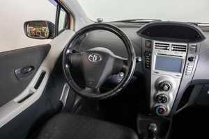 Хетчбэк Toyota Yaris 2008 года, 489000 рублей, Пермь