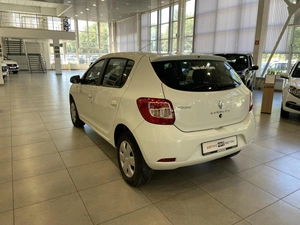 Хэтчбек Renault Sandero 2015 года, 620000 рублей, Орёл