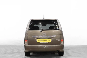 Минивэн Toyota Isis 2012 года, 1399000 рублей, Барнаул