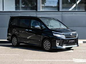 Минивэн Toyota Voxy 2016 года, 1999000 рублей, Кирилловка