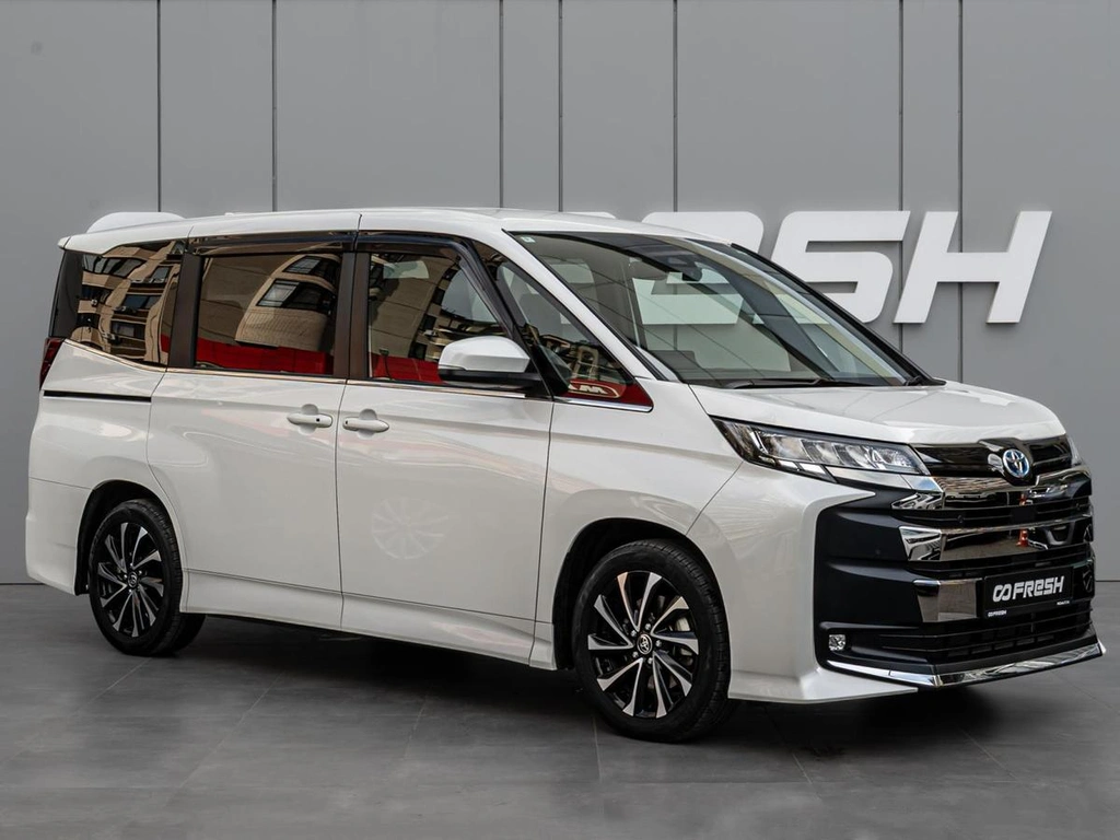 Минивэн Toyota Noah 2024 года, 4120000 рублей, Краснодар