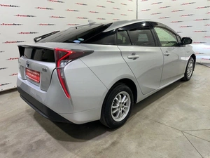 Лифтбек Toyota Prius 2016 года, 1295000 рублей, Красноярск