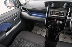 Минивэн Toyota Roomy 2017 года, 939000 рублей, Красноярск