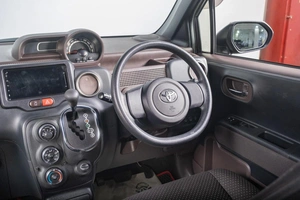 Минивэн Toyota Spade 2015 года, 949000 рублей, Томск