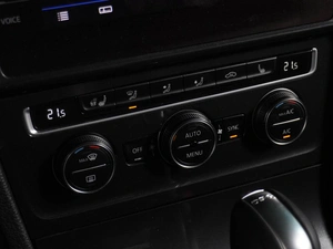 Хетчбэк Volkswagen Golf 2018 года, 1889000 рублей, Воронеж