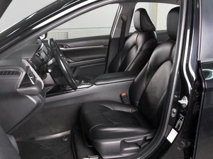 Седан Toyota Camry 2019 года, 2599000 рублей, Красный Пахарь