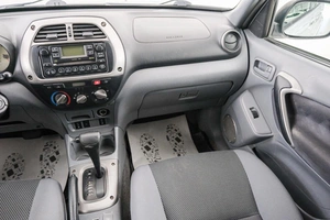 Внедорожник Toyota RAV4 2003 года, 899000 рублей, Красноярск