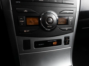 Седан Toyota Corolla 2010 года, 1019000 рублей, Тюмень